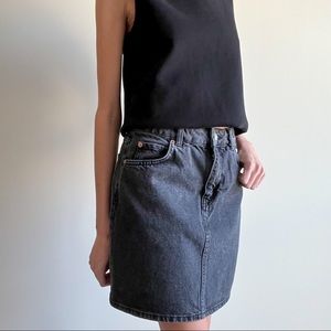 TOP SHOP DEMIN SKIRT
size: 4 | length-16.5” | waist-13.5”